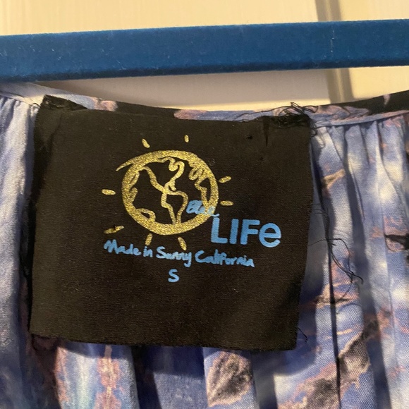 Blue Life: Cold Shoulder Top in Blue Tie Dye - Picture 4 of 4